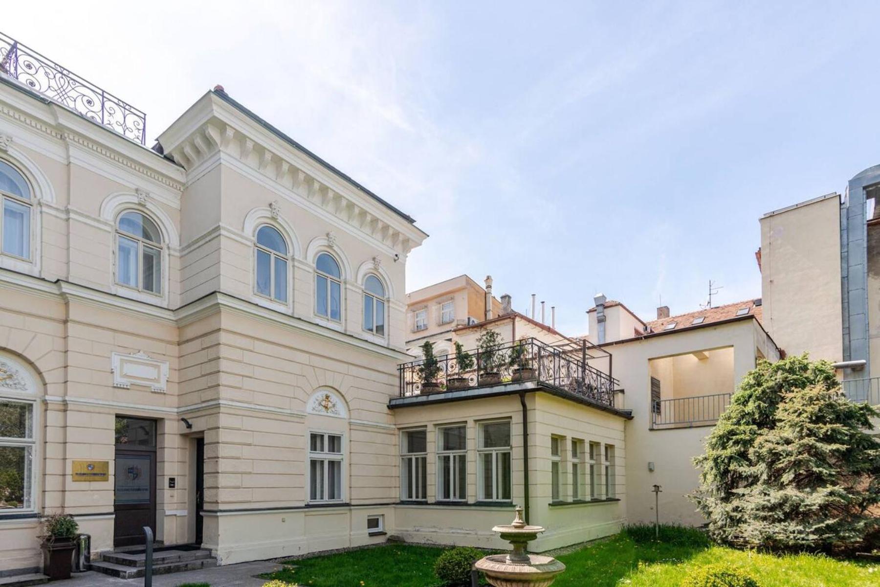 Villa With Hot-Tub, Terrace And Garden, Wenceslass Square Πράγα Εξωτερικό φωτογραφία